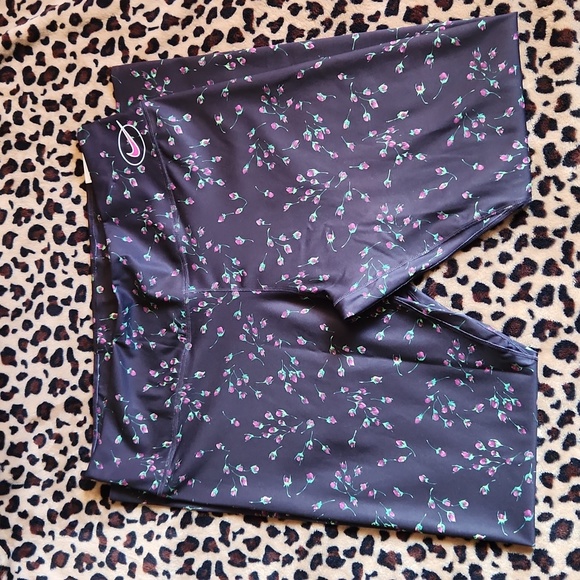 NWT Nike Dri-Fit One Luxe Leggings - Picture 1 of 7